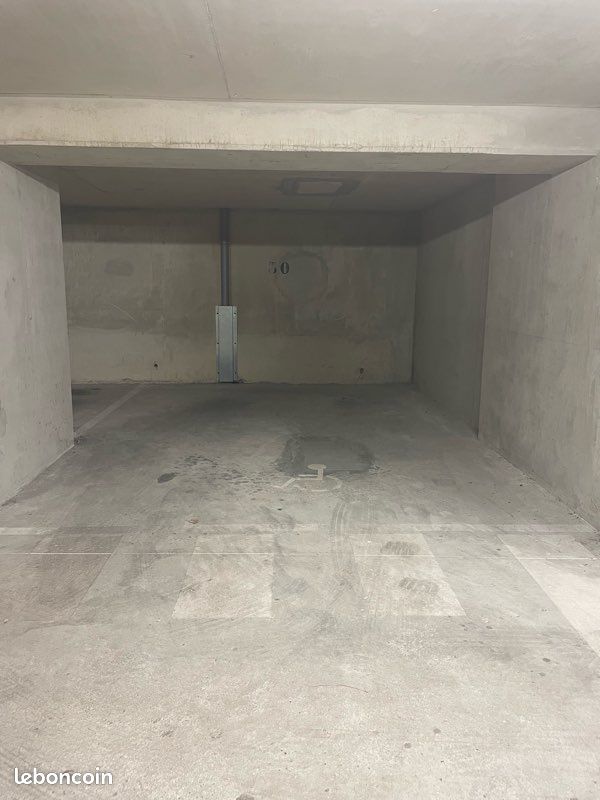 Place de parking à louer à Maisons-Alfort · 90 €/mois
