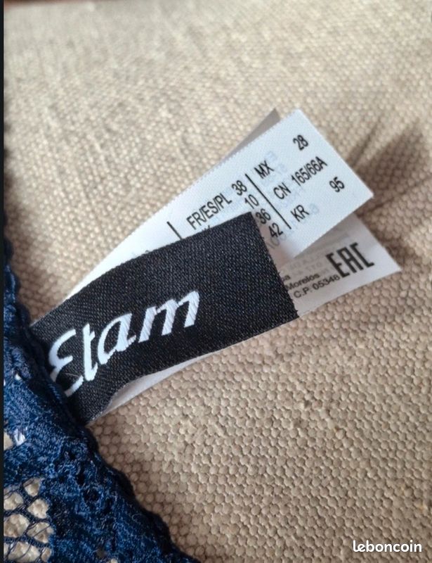 💙 Etam - Ensemble de lingerie dentelle chic bleu marine avec noeuds en satin Soutien gorge 85C / culotte 36/38 Neufs (image 11)
