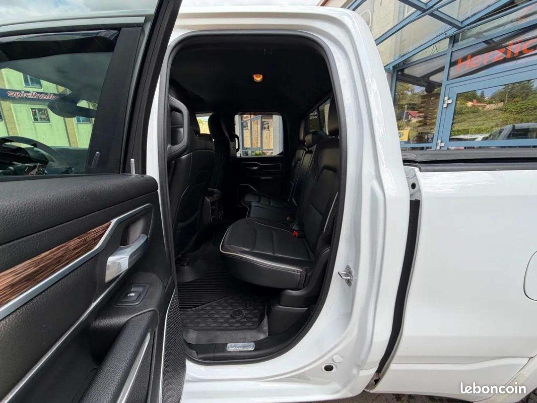 Dodge RAM Dodge RAM 1500 * 5.7 V8 HEMI * 401 ch * CarPlay * Caméra * Attelage * Cuir/Alcantara * Sièges Ventilés (image 13)