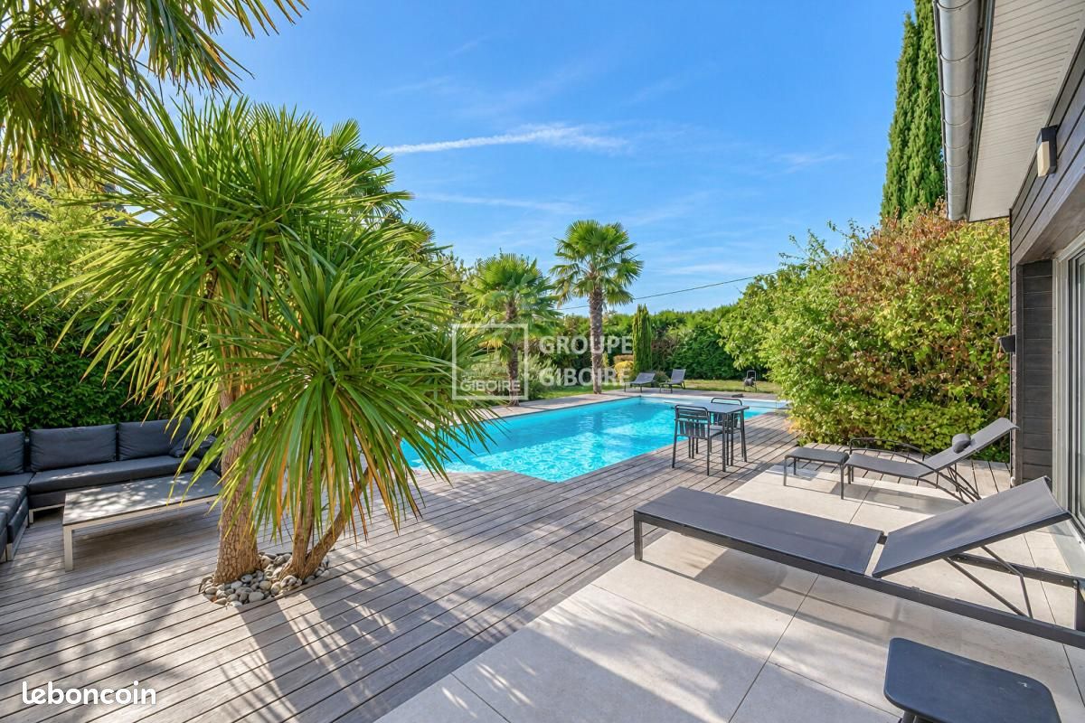Maison 8 pièces 230 m² · à Saint-Grégoire · 230 m² · 998 400 €
