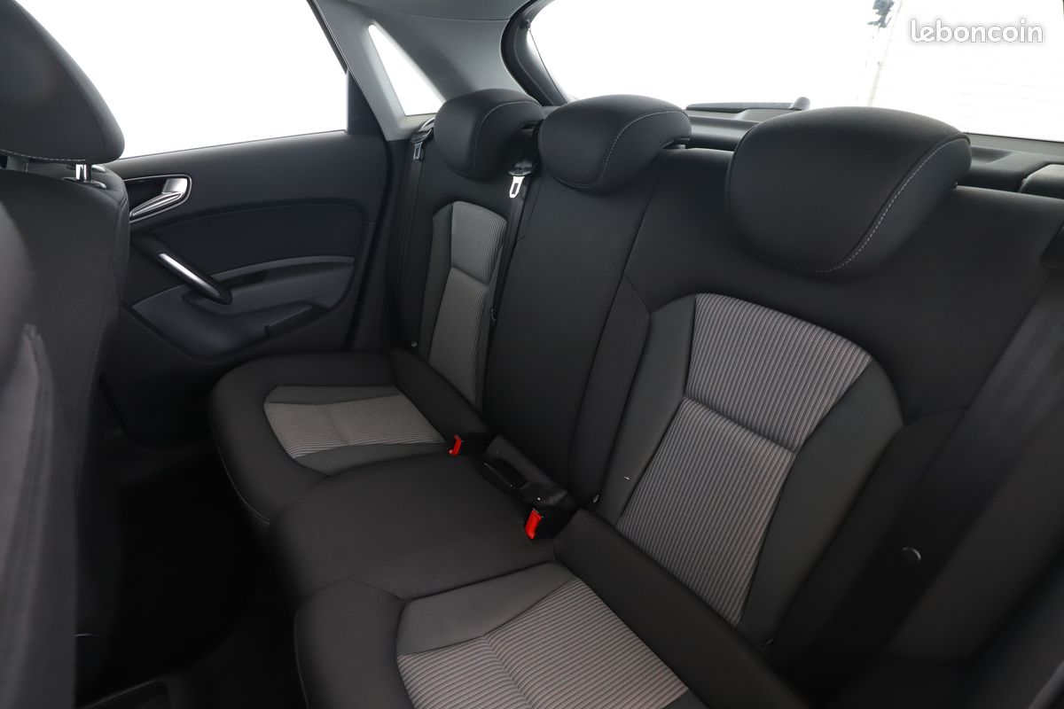 Audi A1 Sportback 1.0 TFSI Ultra Ambiente S Tronic 95 ch (image 8)