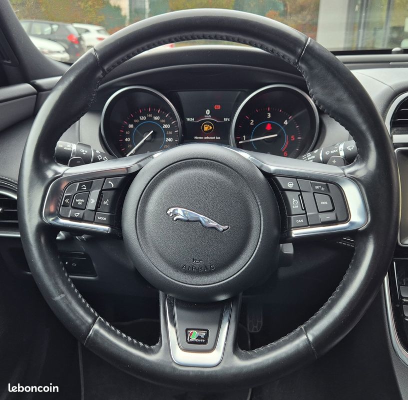 Jaguar xe 180 r-sport awd bva - toit ouvrant (image 25)