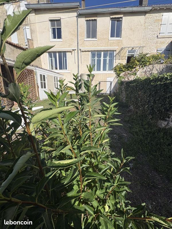 Maison 7 pièces 365 m² · à Saint-Maixent-l'École · 365 m² · 199 810 €