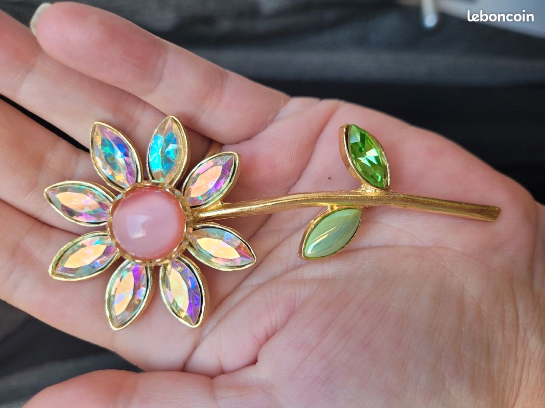 Broche Fleur Vintage - Émail Rose, Cristaux, Couleur Argent - Modèle 5104, État Impeccable