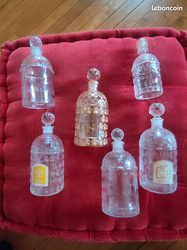 Bel ensemble flacons et étuis dorés luxe VIDES (image 7)
