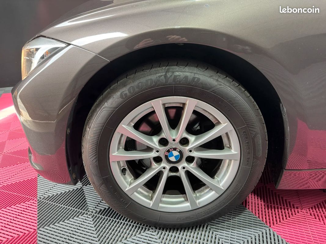 BMW Serie 3 318d Business BVA / Hayon Électrique / Radar de Stationnement (image 9)
