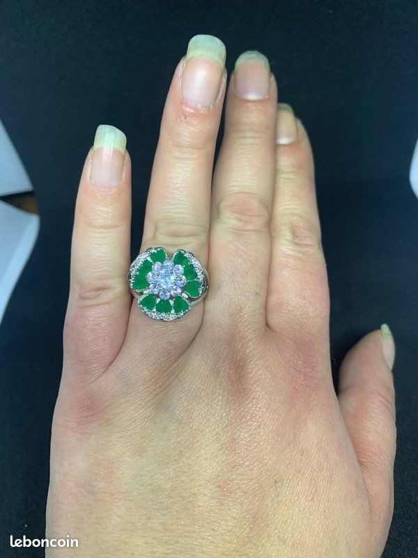 Lot de bijoux en argent et émeraude (image 4)