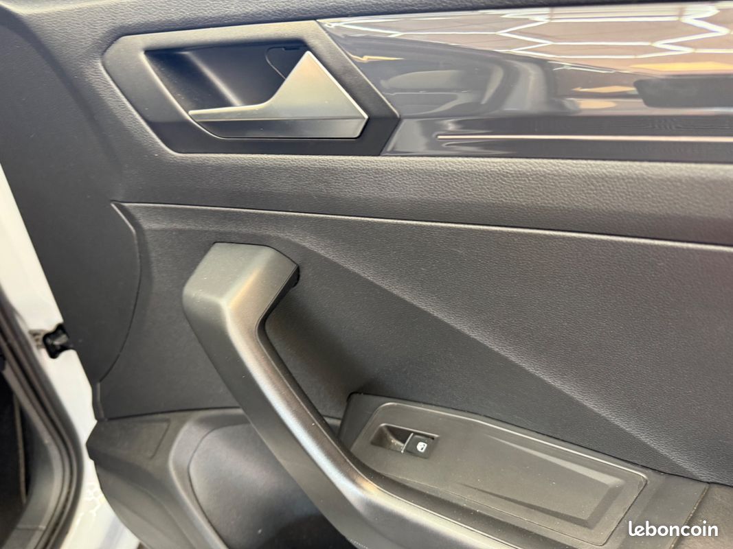 VOLKSWAGEN T-ROC 1.5 TSI 150 EVO Start/Stop DSG7 Carat Exclusive / Entretien Exclusif Volkswagen / Toit Ouvrant (image 46)