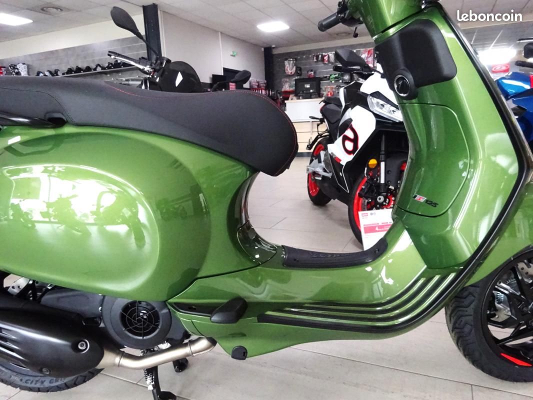 Vespa 125 SPRINT S VERT / 600 Euros D'ACCESSOIRES D'ORIG (image 5)