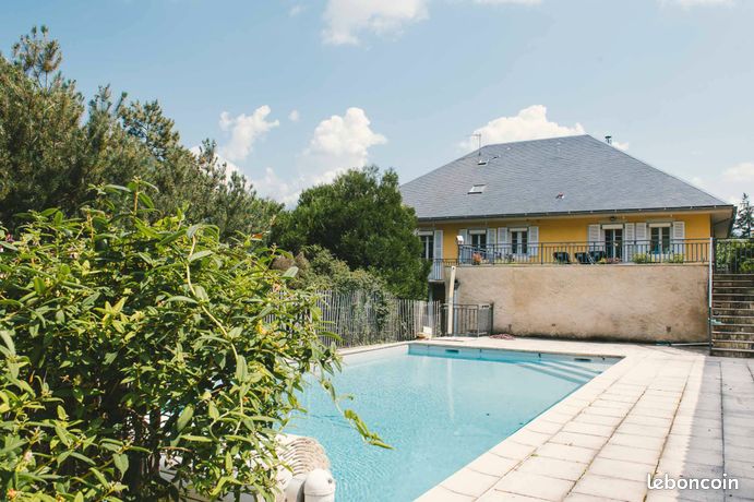 Grande maison et entrepôt
