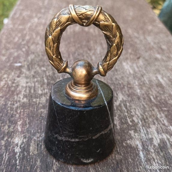 Porte-plume encrier en laiton gravé - SA - Antiquités décoration