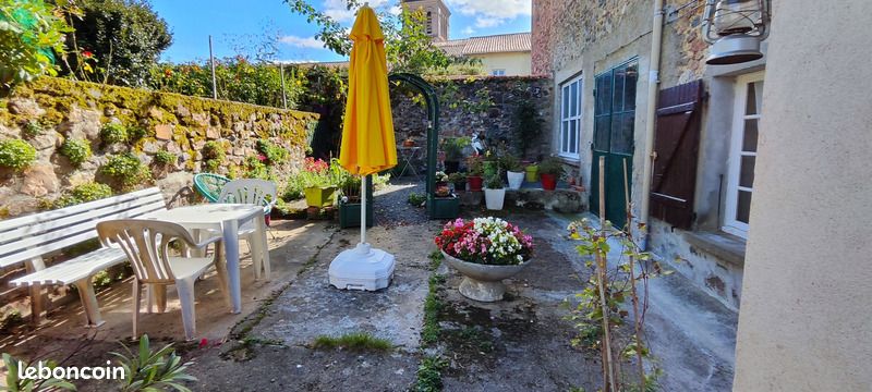 Maison de village 7 pièces 236 m² - Terres-de-Haute-Charente 16270 La Péruse (image principale 2)