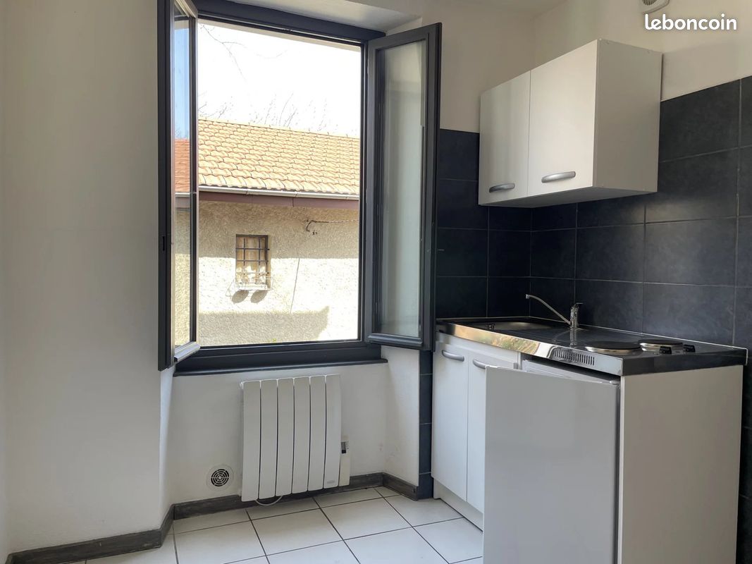 Appartement 2 pièces 23 m² · à Fontaine · 23 m² · 350 €/mois