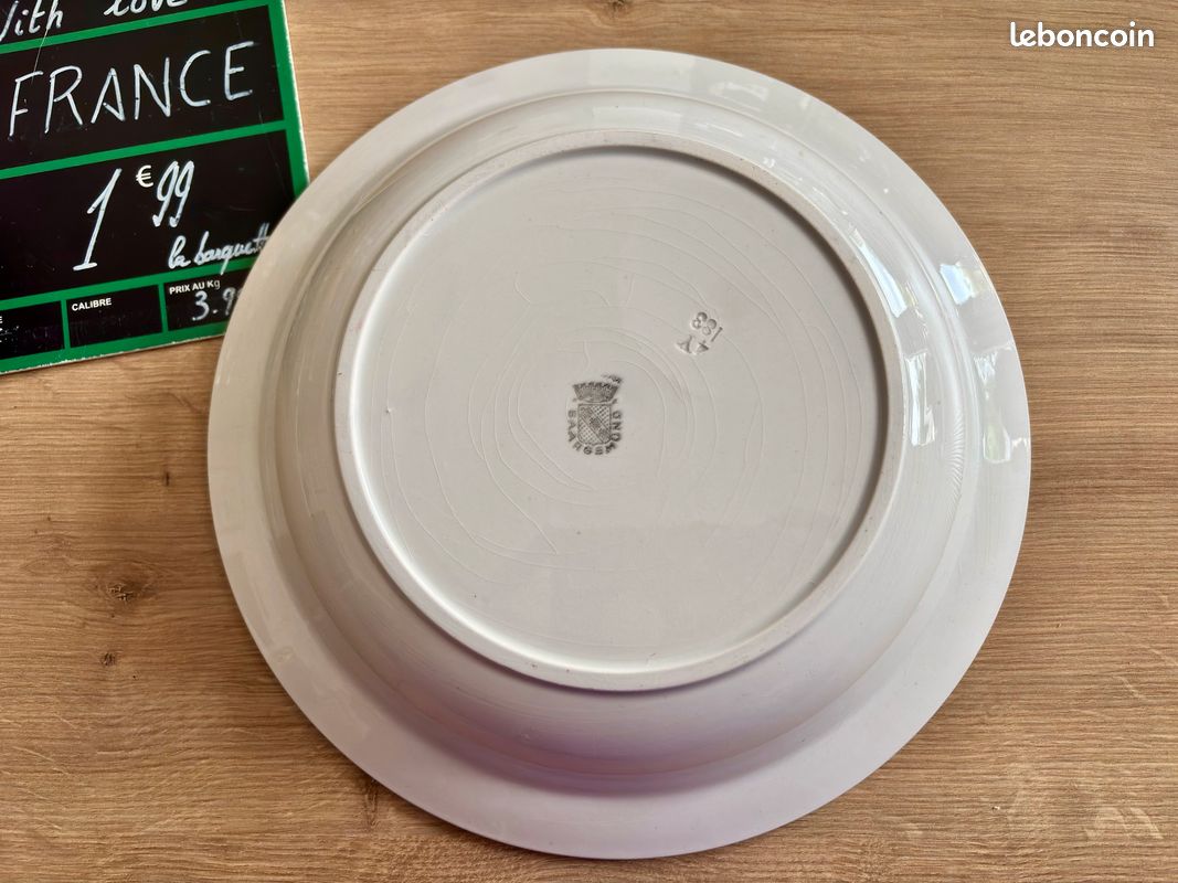 Plat creux vintage Jacky - Sarreguemines vaisselle ancienne fleur bordeaux (image 3)