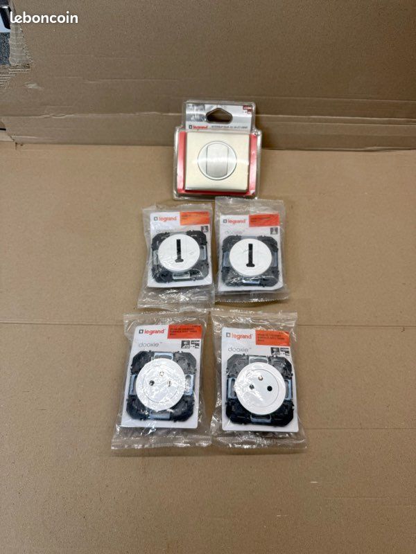 Lot De 4 Appareillages électriques Alombard Trocadéro – 2 Interrupteurs + 2 Prises, Occasion