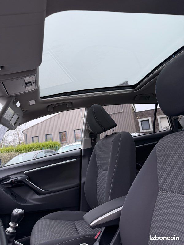 Toyoya verso feel style s&s /camera de recul - attelage attache remorque - bluetooth - toit panoramique / (image 15)