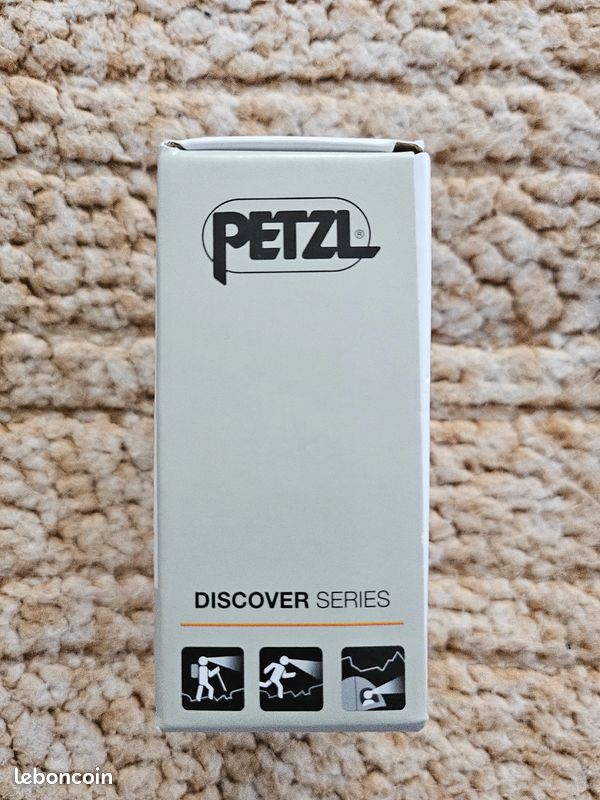PETZL - Lampe frontale TIKKA CORE - 450 lumens, Bleu, livrée avec la batterie rechargeable CORE