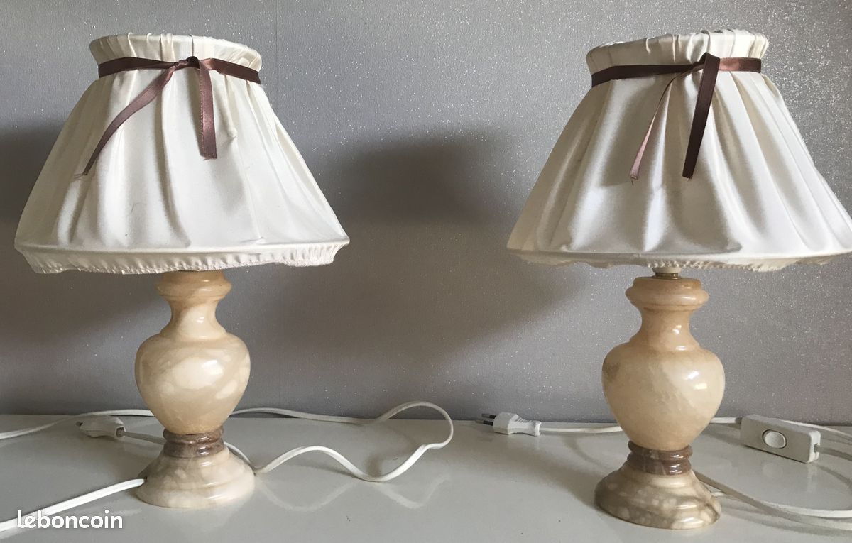Lot de 2 lampes de chevet avec pieds en albâtre très bon état (image 1)