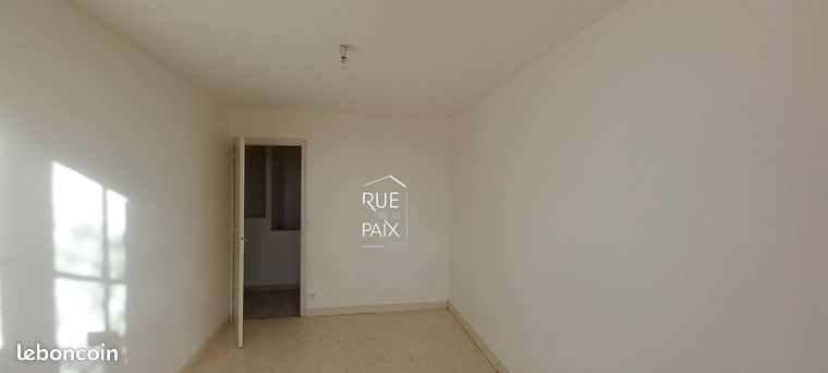 https://img.leboncoin.fr/api/v1/lbcpb1/images/d9/25/e0/d925e097ec1bec91608e7450abdd34fafcbf53e6.jpg?rule=ad-image