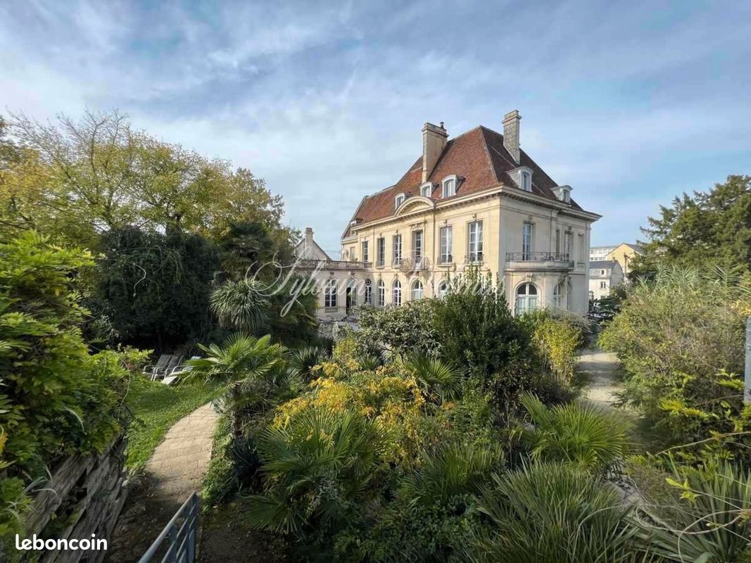 Maison 25 pièces 2000 m² · à Poitiers · 2 000 m² · 1 790 000 €