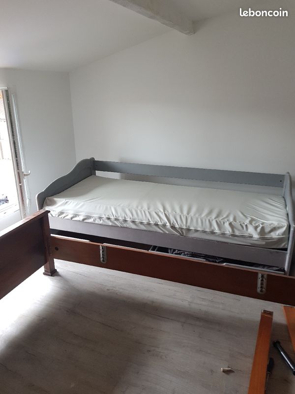 Lit en bois (image 2)