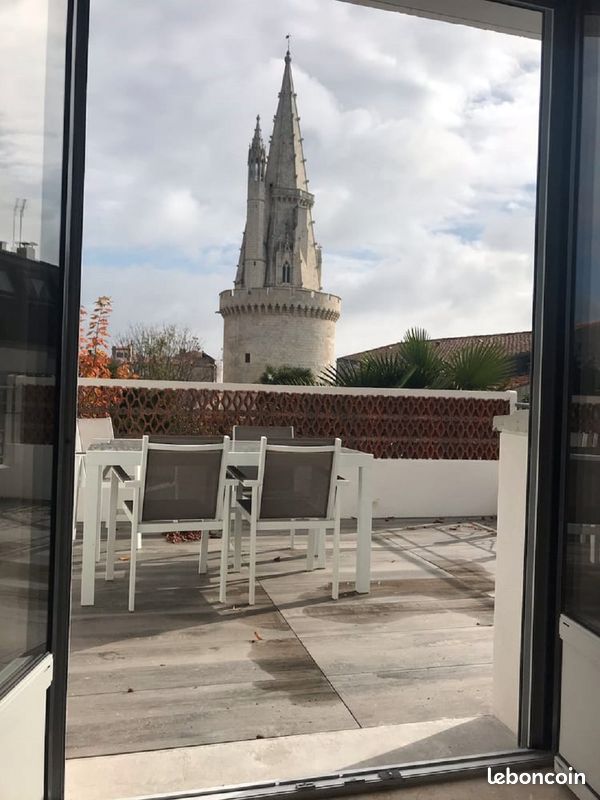 T2 avec terrasse vue unique tour de la lanterne (image 1)