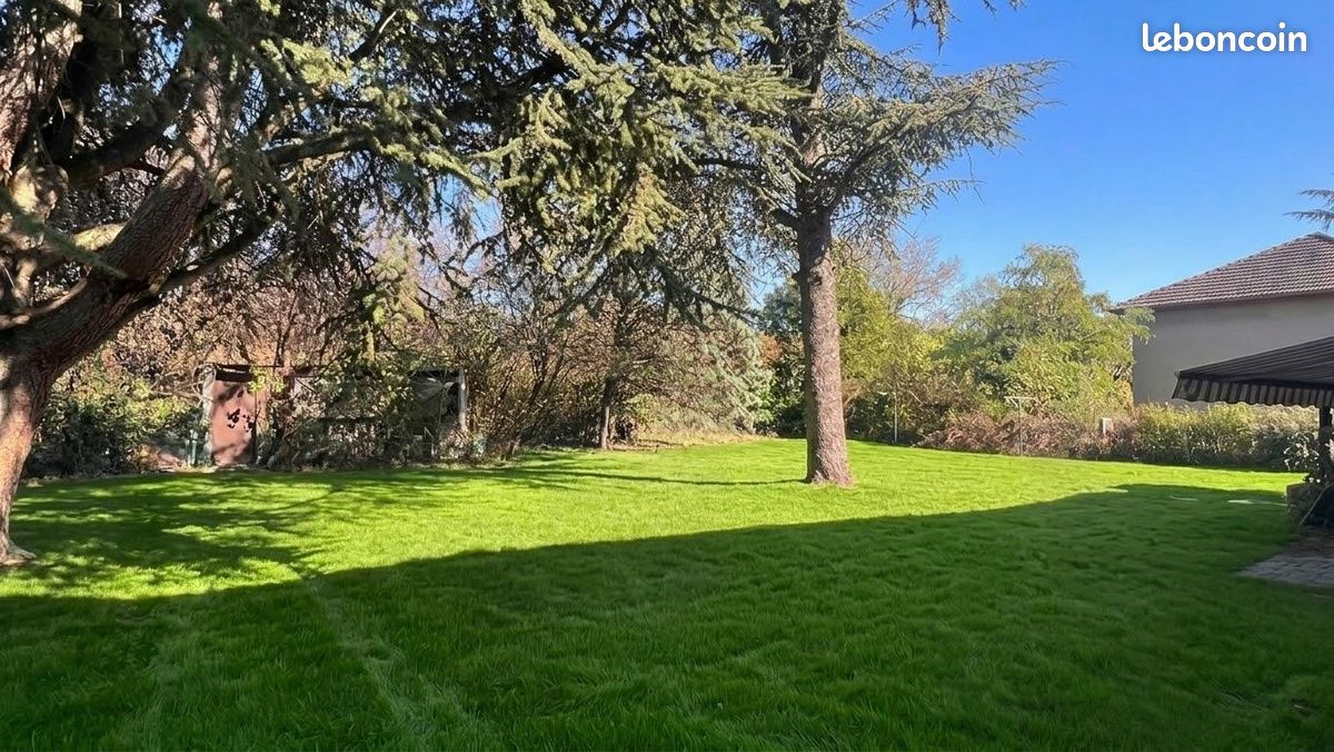 Terrain 750 m² · à Décines-Charpieu · 260 000 €