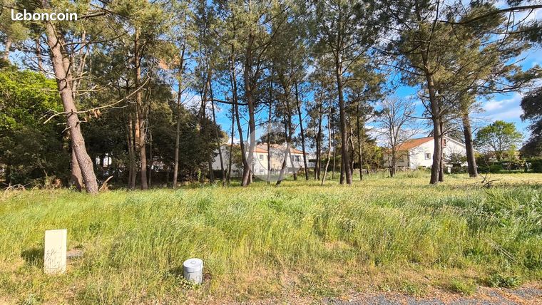 Terrain 628 m² JARD SUR MER