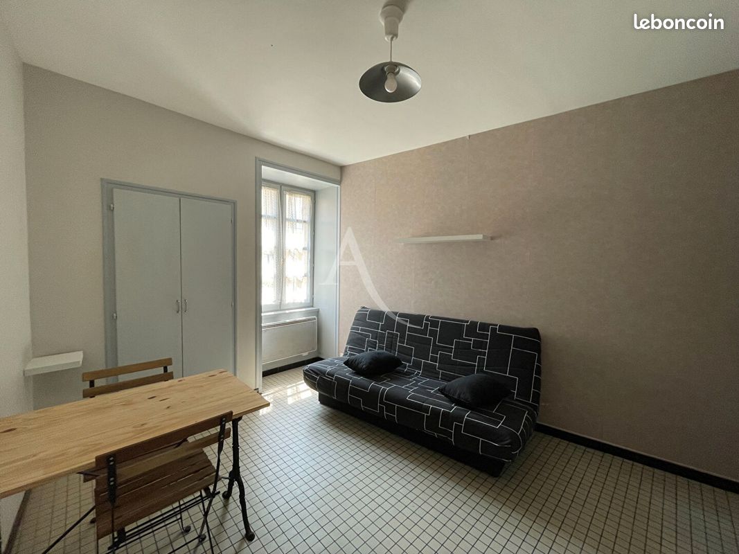 Appartement 1 pièce 16 m² · à Fontenay-le-Comte · 16 m² · 290 €/mois