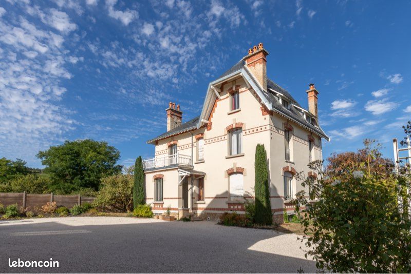 Maison 13 pièces 323 m² · à Ville-Dommange · 323 m² · 975 000 €