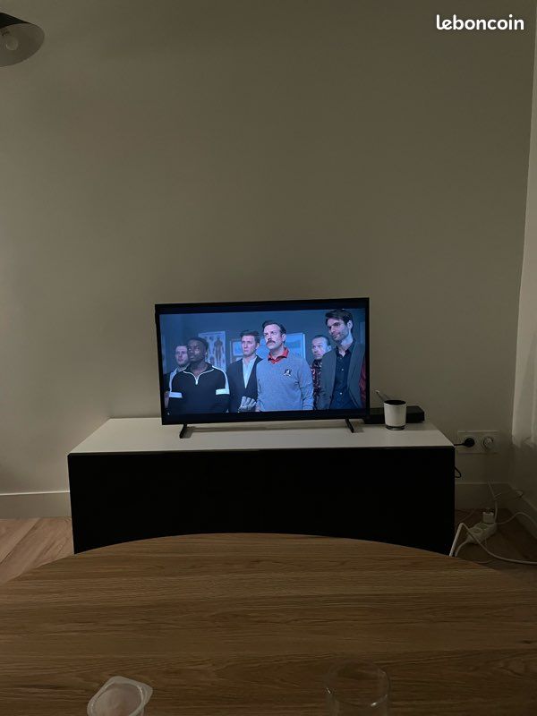 Meuble TV moderne blanc et noir (image 3)
