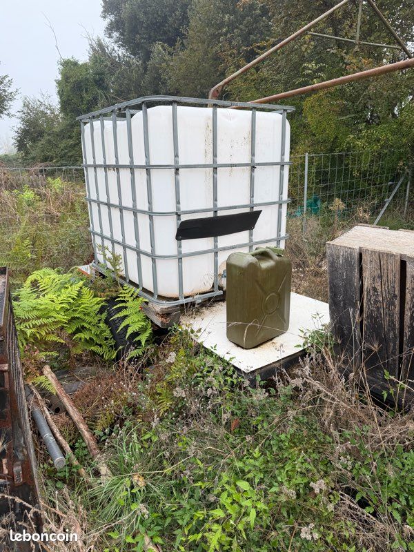 Tonne à eau et sa remorque (image 2)
