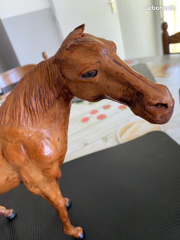 grande statue sculpture cheval sauvage mustang en regule art deco max