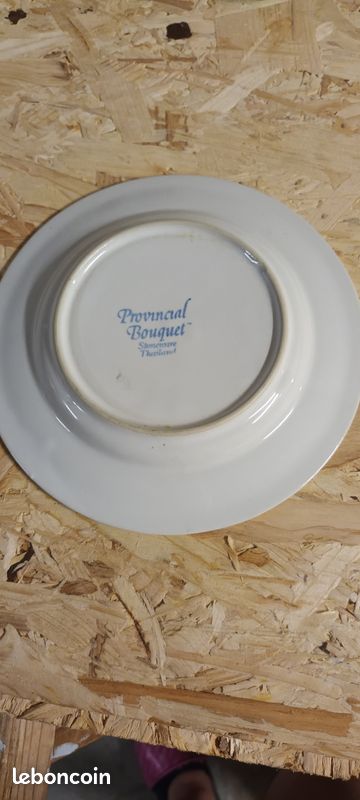 Lot assiettes et petit bols (image 1)