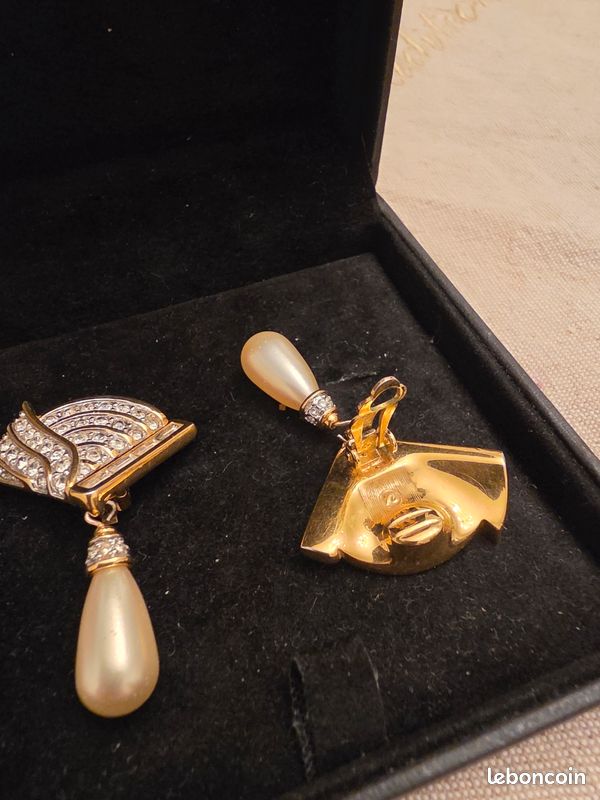 Boucle D'oreille Ancienne à Clip - Style Rétro Argenté - Occasion En Bon état