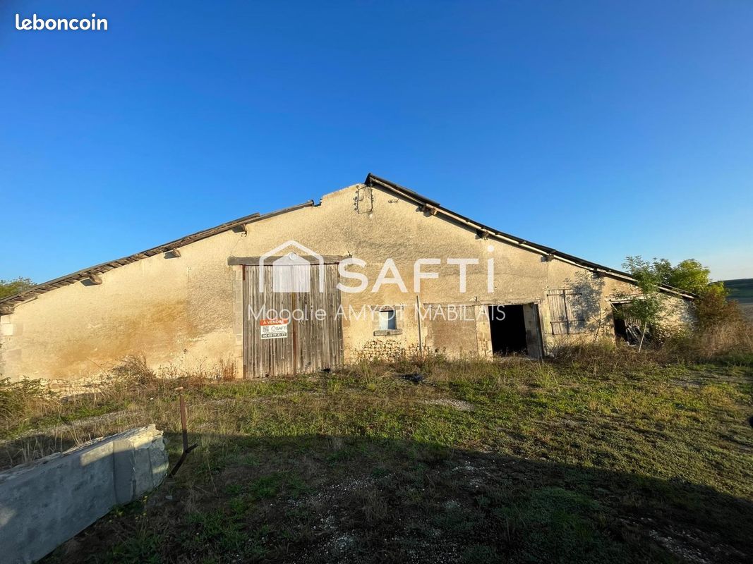Maison 1 pièce 300 m² · à Barbezieux-Saint-Hilaire · 300 m² · 49 900 €