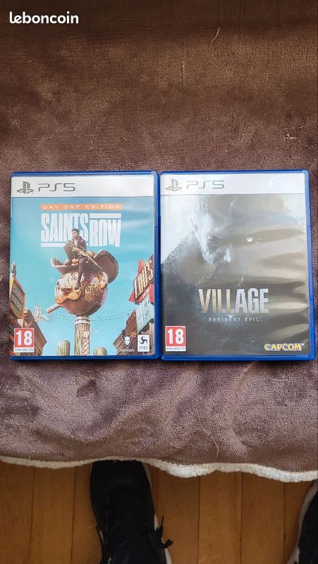 PlayStation 5 avec son casque son plateau de refroidissement 2 jeux . J ai les facture (image 2)