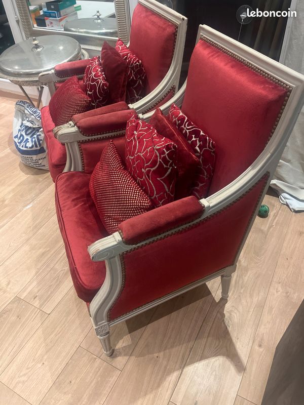 Bjr je vends 2 fauteuils style Louis XVI en bon état avec 4 coussin sur chaque assise (image 3)