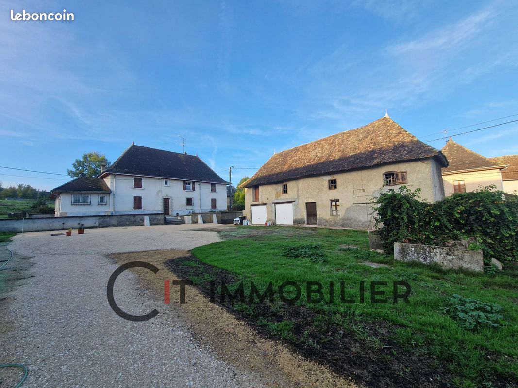 Maison 5 pièces 196 m² · aux Avenières Veyrins-Thuellin · 196 m² · 245 000 €