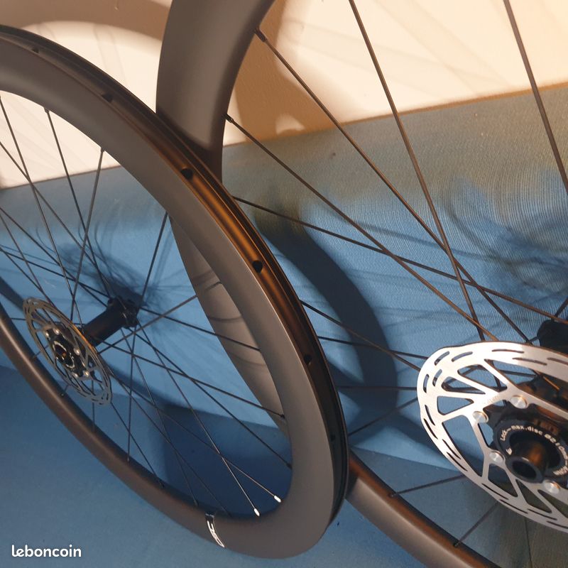 Roues Carbone Token C28 Frein à Cliquet - Compatible Shimano/SRAM 11v - Occasion Fonctionnel