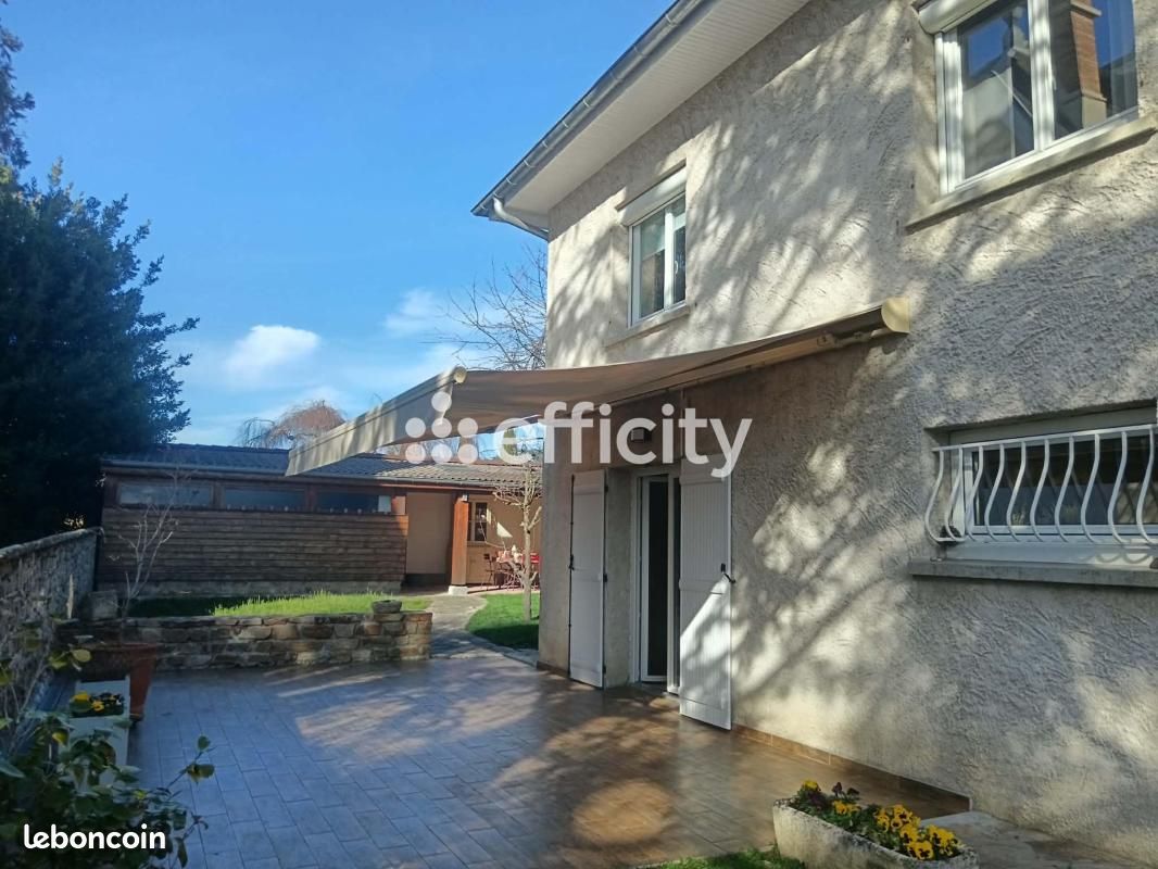 Maison 7 pièces 203 m² · à Saint-Just-Saint-Rambert · 203 m² · 389 000 €