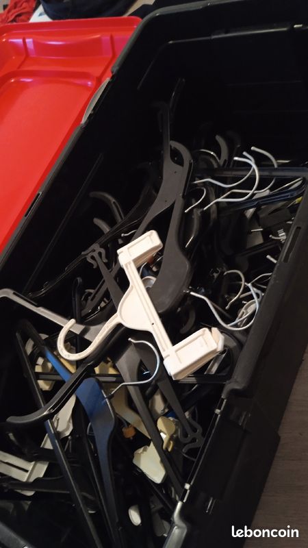 Lot de 72 cintres de tout type vendu sans la boîte (image 4)