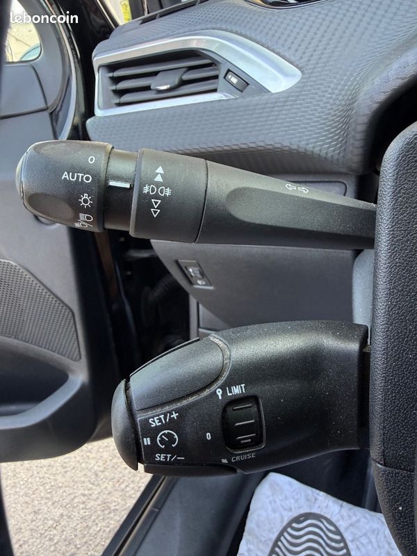 Peugeot 2008 1.6hdi 100 GT Line 2eme main tres propre (image 17)