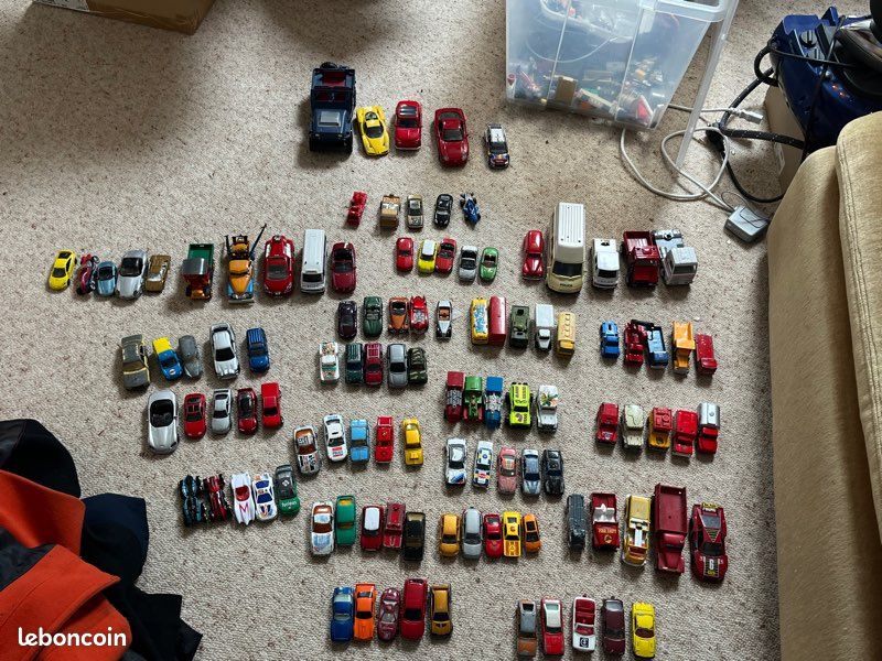 Lot de 110 voitures miniatures (image 1)