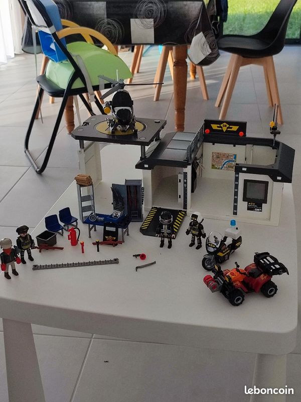 Poste de police transportable PLAYMOBIL (image 1)