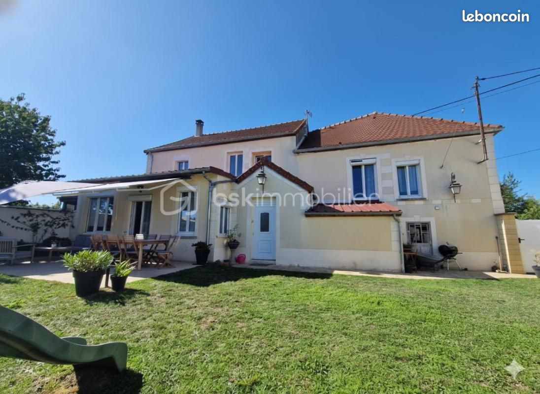 Maison 7 pièces 200 m² · à Aubepierre-Ozouer-le-Repos · 200 m² · 349 000 €