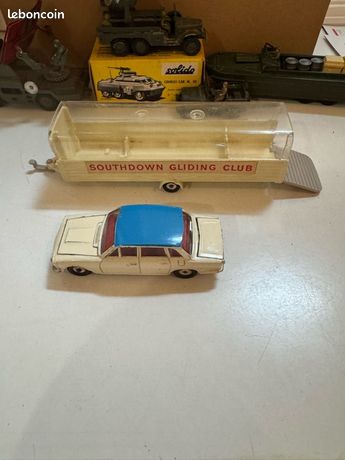 Dinky Toys GB 118 - Triumph 2000 + Remorque 1/43 (sans Planeur) - Occasion