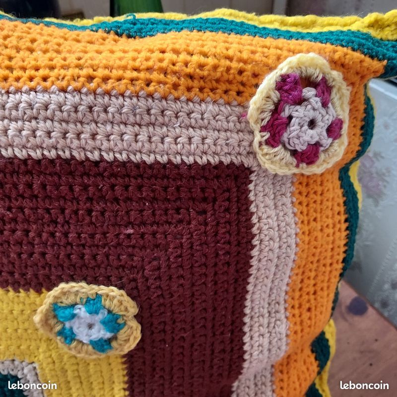 Coussin Déco Vintage Au Crochet – Motif Rubik's Cube – Style Rétro Années 80