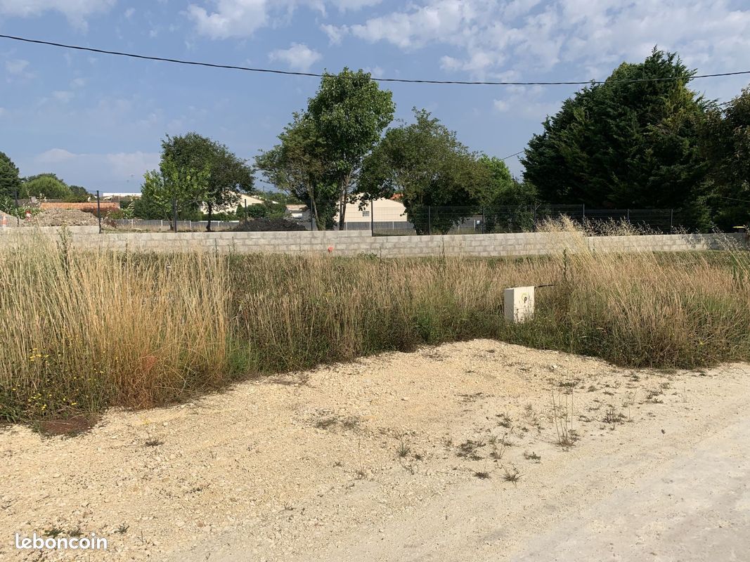 Terrain à bâtir de 180 m2 au prix de 63000 à MESCHERS-SUR-GIRONDE (17) · 63 000 €