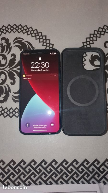 Iphone 12 bleu foncé 128go non négociable (image 2)